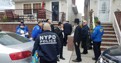 Misaskim and NYPD Visit Grieving Brooklyn Mom In Show Of Communal Support